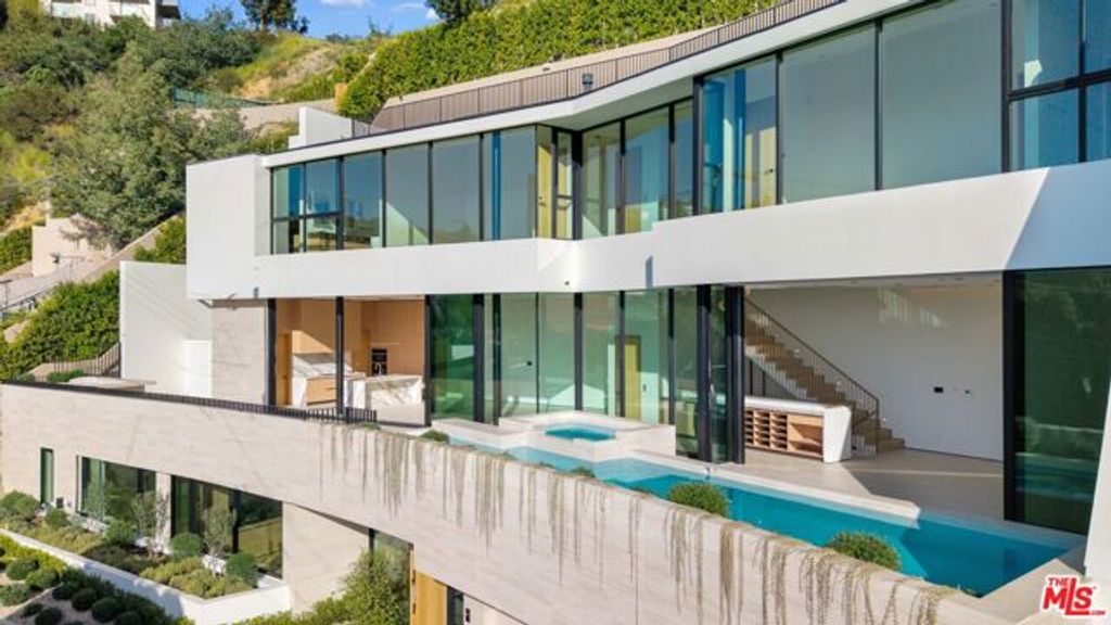 8765 Hollywood, Los Angeles, CA 90069