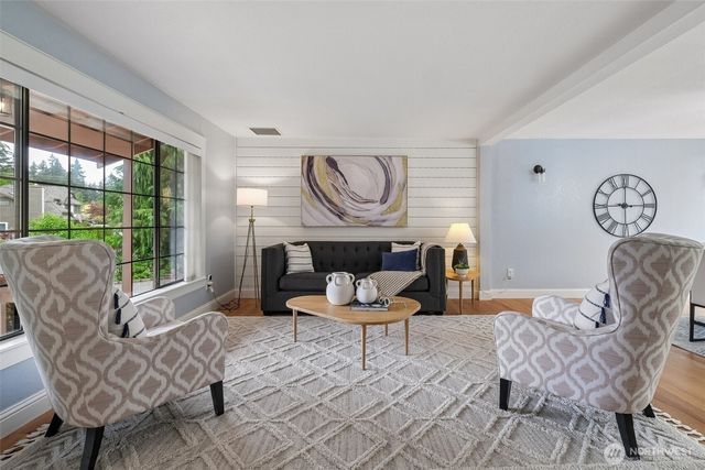 21329 Oak Way, Brier, WA 98036
