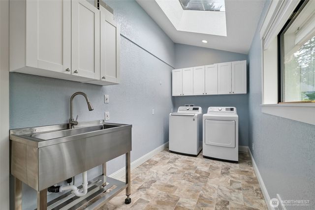 21329 Oak Way, Brier, WA 98036