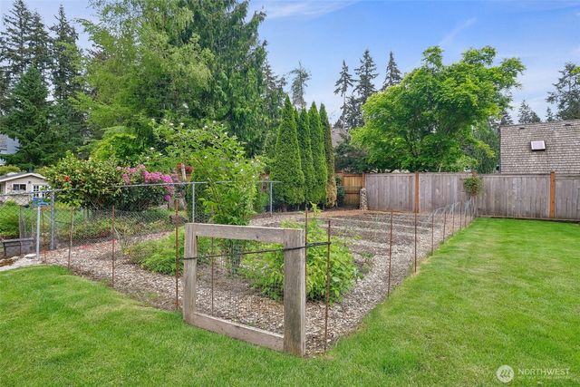 21329 Oak Way, Brier, WA 98036