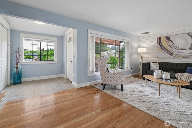 21329 Oak Way, Brier, WA 98036