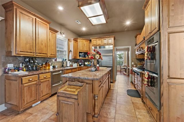 12713 Pleasant Valley Road, Gentry, AR 72734