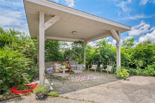 12713 Pleasant Valley Road, Gentry, AR 72734