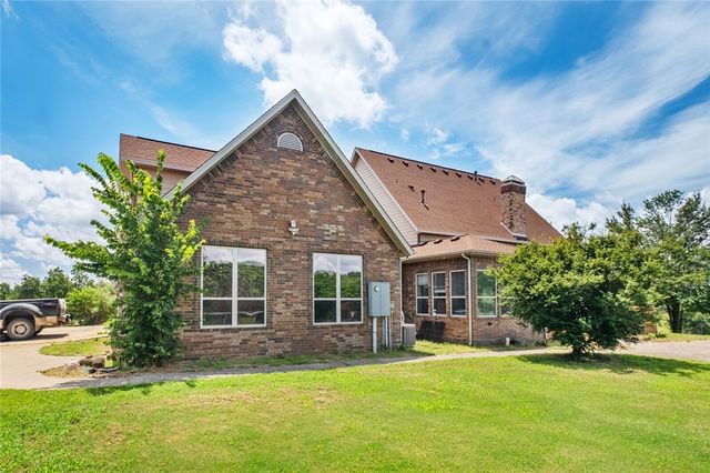 12713 Pleasant Valley Road, Gentry, AR 72734