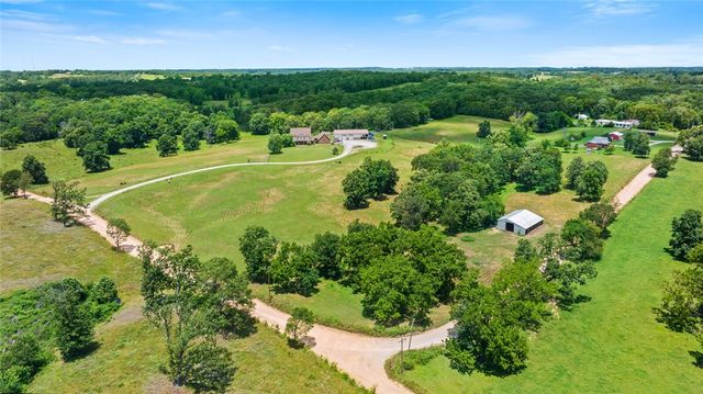 12713 Pleasant Valley Road, Gentry, AR 72734