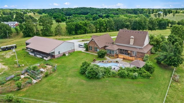 12713 Pleasant Valley Road, Gentry, AR 72734