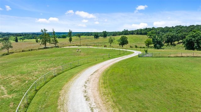 12713 Pleasant Valley Road, Gentry, AR 72734