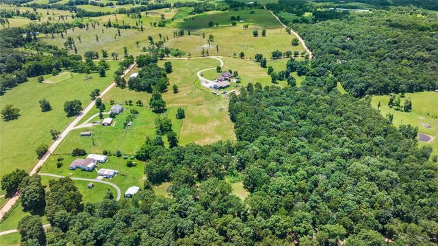 12713 Pleasant Valley Road, Gentry, AR 72734