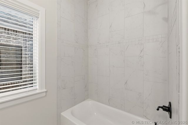 5820 E 127th Street S, Tulsa, OK 74008