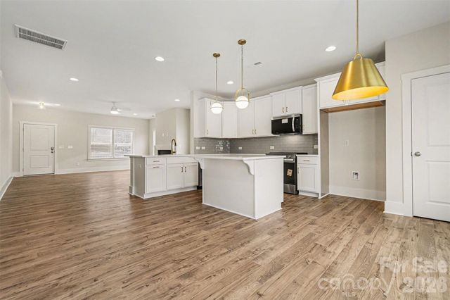 4768 Americana Avenue, Charlotte, NC 28215