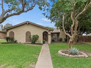 2709 Leameadow Drive, Plano, TX 75075