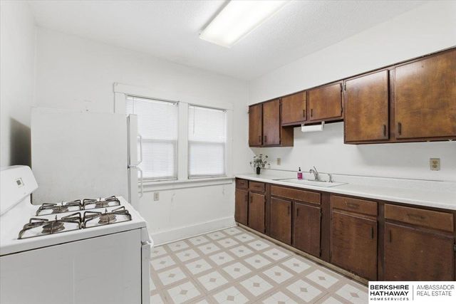 2510 S 30th Street, Omaha, NE 68105