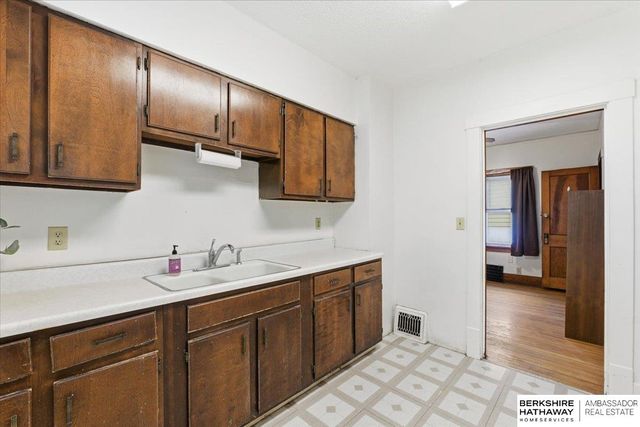 2510 S 30th Street, Omaha, NE 68105