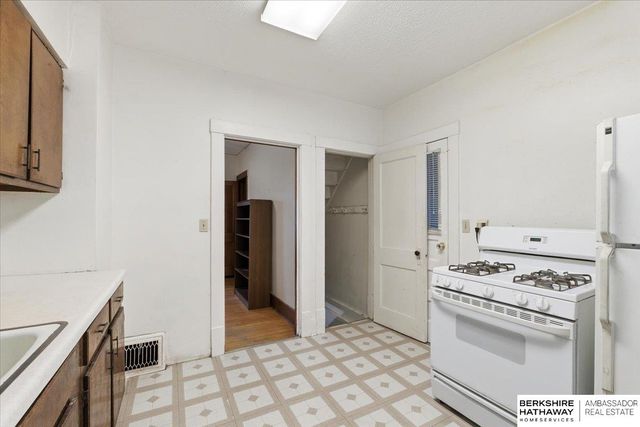 2510 S 30th Street, Omaha, NE 68105