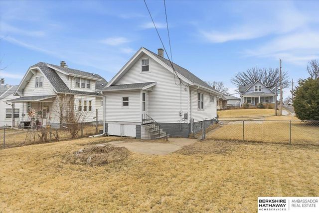 2510 S 30th Street, Omaha, NE 68105