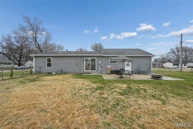384 Peffer Lane, Fenton, MO 63026