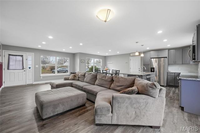 384 Peffer Lane, Fenton, MO 63026