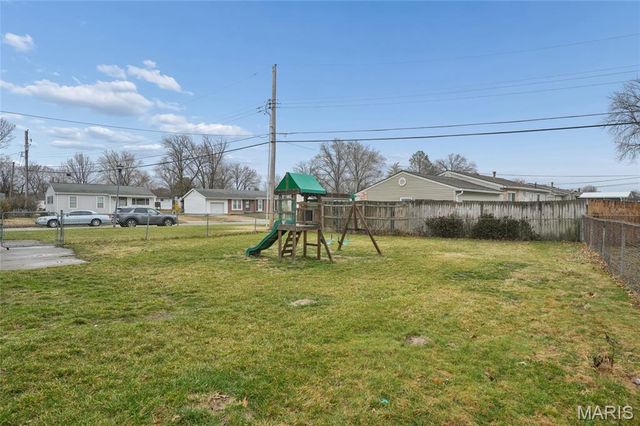 384 Peffer Lane, Fenton, MO 63026