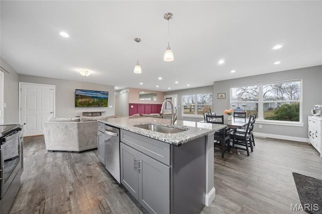 384 Peffer Lane, Fenton, MO 63026