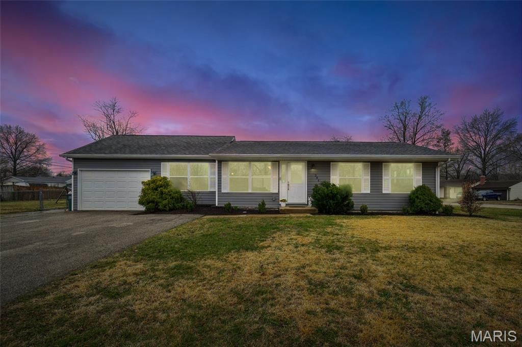 384 Peffer Lane, Fenton, MO 63026