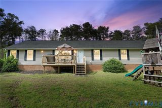 1881 S Waterside Dr, Lanexa, VA 23089