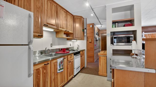 N1247 Deer Island Road, Stockholm, WI 54769