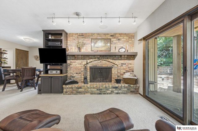 1011 Day Drive, Bellevue, NE 68005