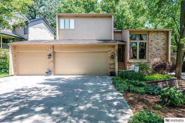 1011 Day Drive, Bellevue, NE 68005