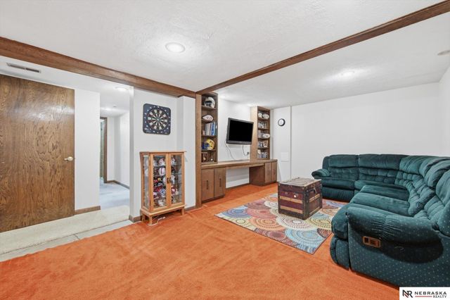 1011 Day Drive, Bellevue, NE 68005