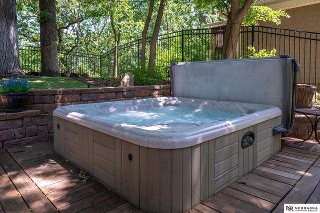 1011 Day Drive, Bellevue, NE 68005