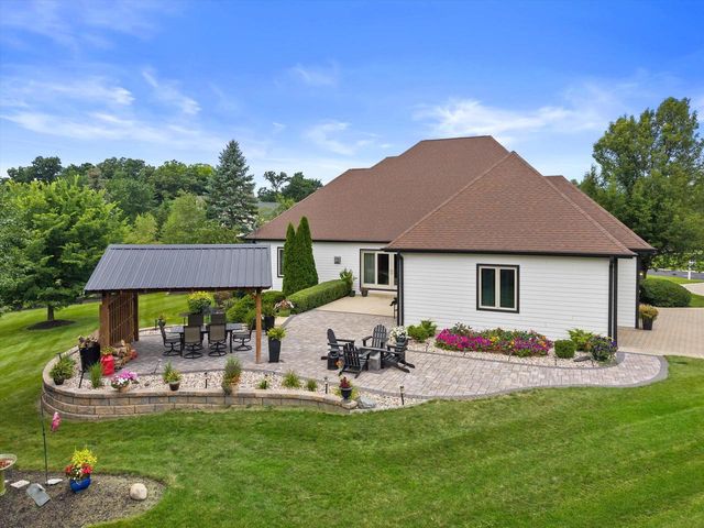 165 Chelsea LANE, Union Grove, WI 53182