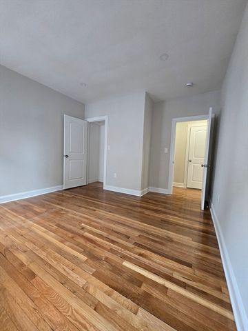 11 Mount Pleasant St 1, Waltham, MA 02452