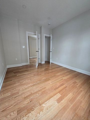 11 Mount Pleasant St 1, Waltham, MA 02452