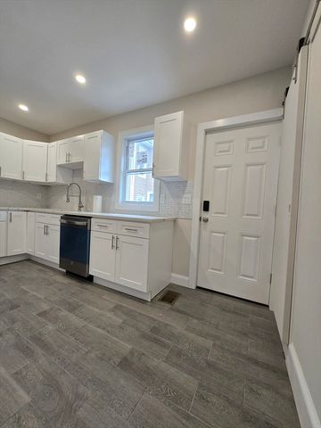 11 Mount Pleasant St 1, Waltham, MA 02452