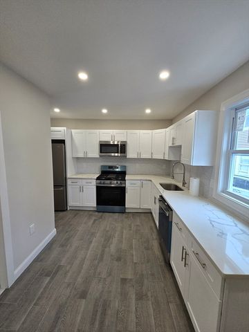 11 Mount Pleasant St 1, Waltham, MA 02452