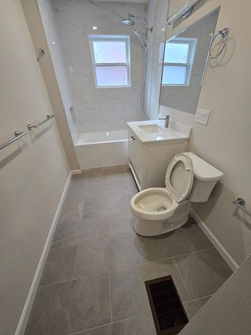 11 Mount Pleasant St 1, Waltham, MA 02452