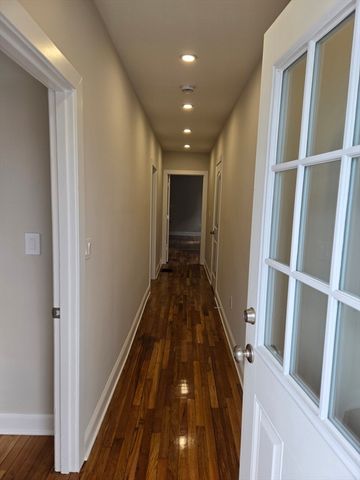 11 Mount Pleasant St 1, Waltham, MA 02452