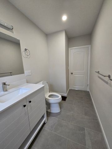 11 Mount Pleasant St 1, Waltham, MA 02452