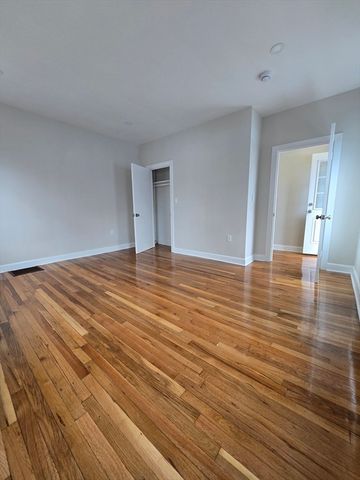 11 Mount Pleasant St 1, Waltham, MA 02452