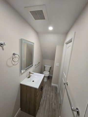 11 Mount Pleasant St 1, Waltham, MA 02452