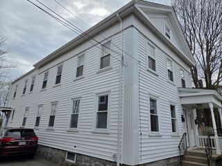 11 Mount Pleasant St 1, Waltham, MA 02452