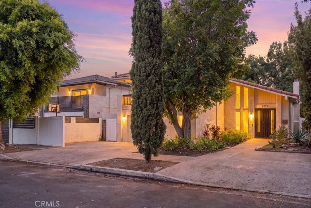 6221 Mammoth, Valley Glen, CA 91401