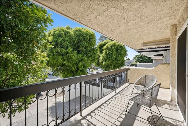6221 Mammoth, Valley Glen, CA 91401