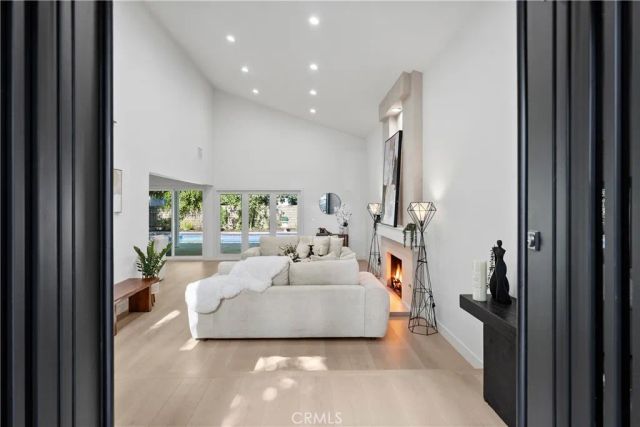 6221 Mammoth, Valley Glen, CA 91401