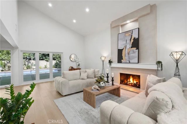 6221 Mammoth, Valley Glen, CA 91401
