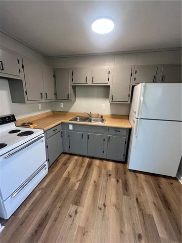 21 SE 130 Road, Warrensburg, MO 64093