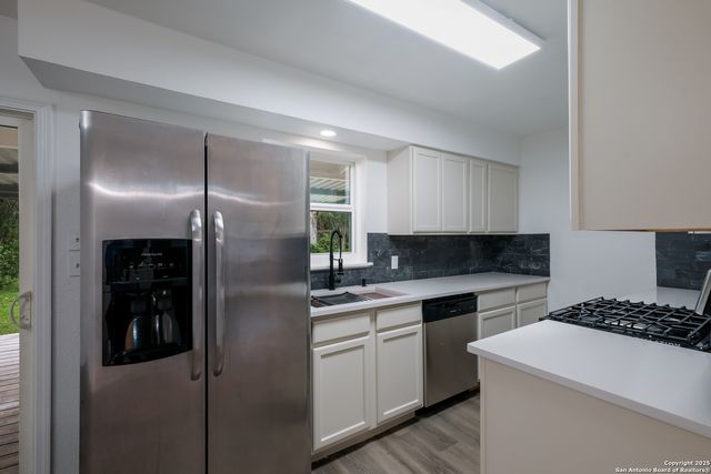 241 Weathercock Ln, Windcrest, TX 78239