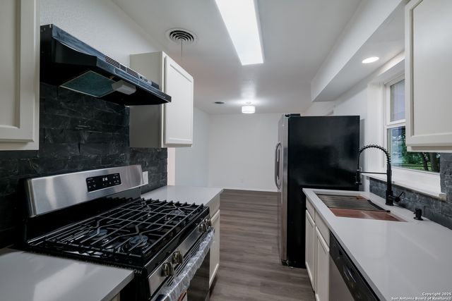 241 Weathercock Ln, Windcrest, TX 78239