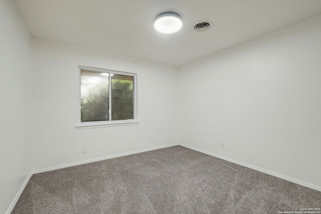 241 Weathercock Ln, Windcrest, TX 78239