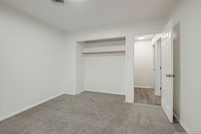 241 Weathercock Ln, Windcrest, TX 78239